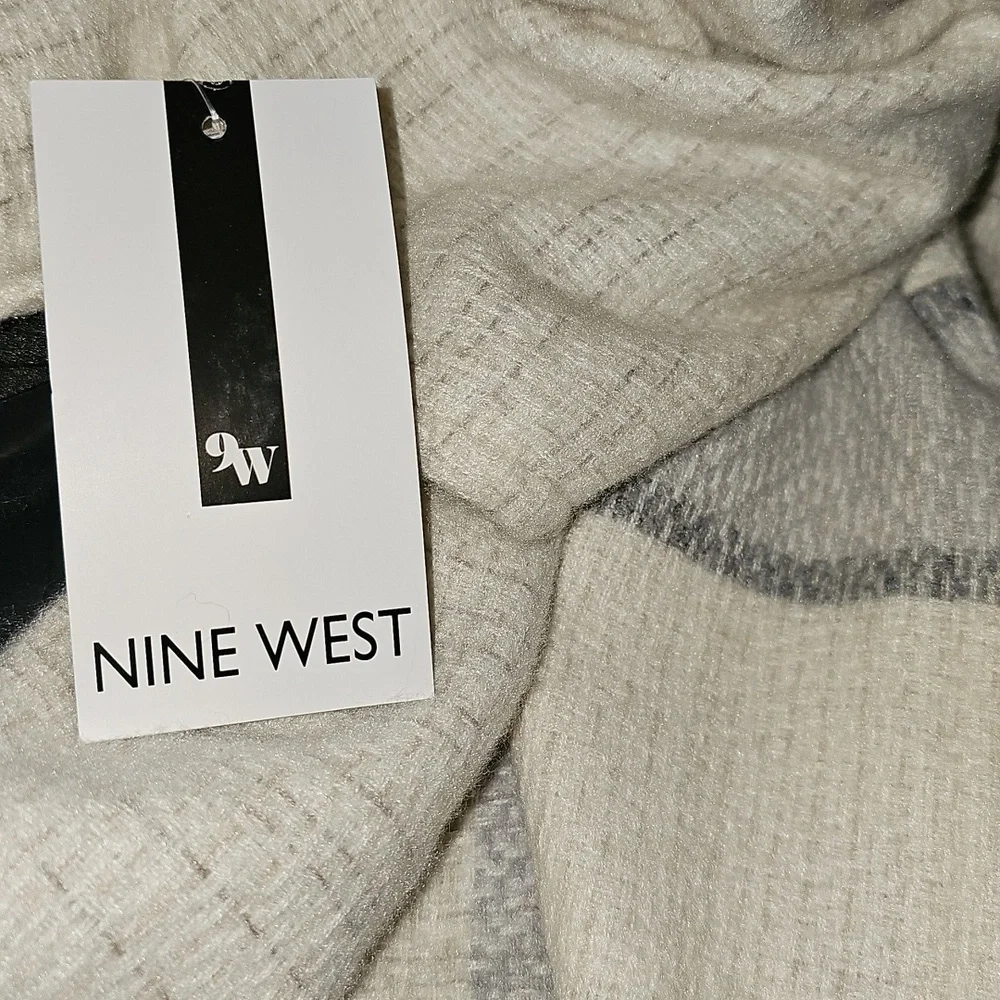 VERY SOFT Poncho  O/S Ivory and Lt Gray - Picture 4 of 4